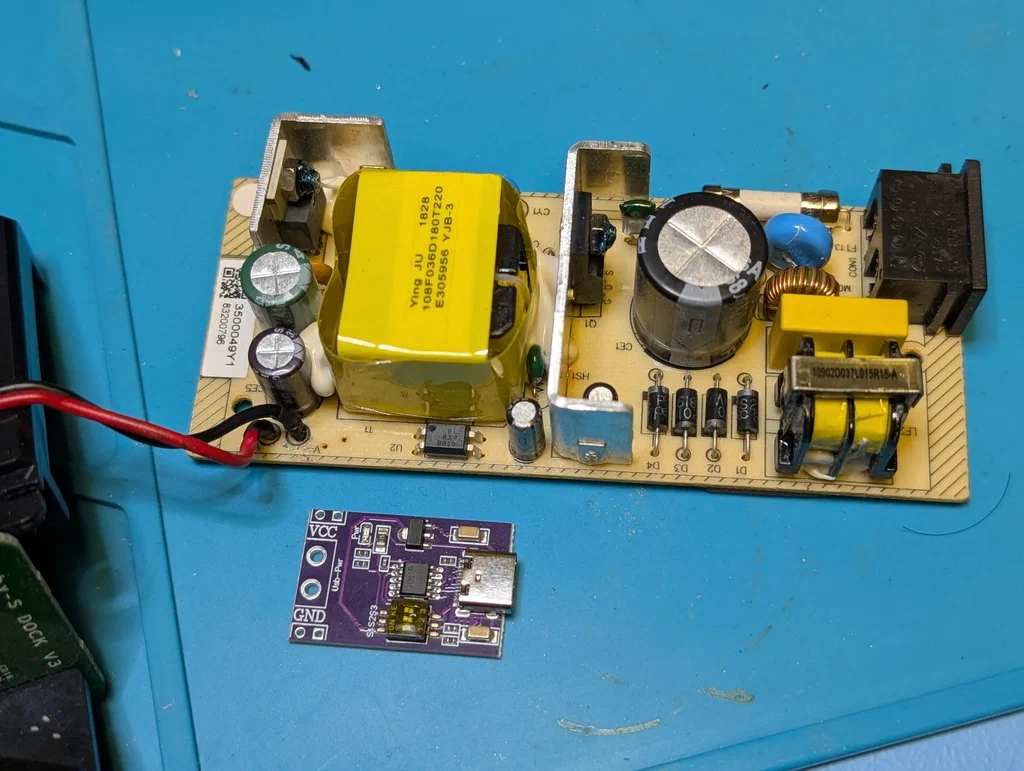 Damaged PSU (230VAC > DC 20V 1.8A) out, USB Type-C power board in Damaged PSU (230VAC > DC 20V 1.8A) out, USB Type-C power board in